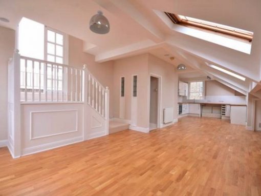 SPACIOUS LOFT FULL OF LIGHT…